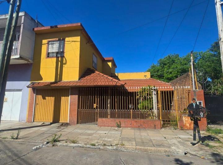 Casa · 259m² · 3 Ambientes · 1 Cochera