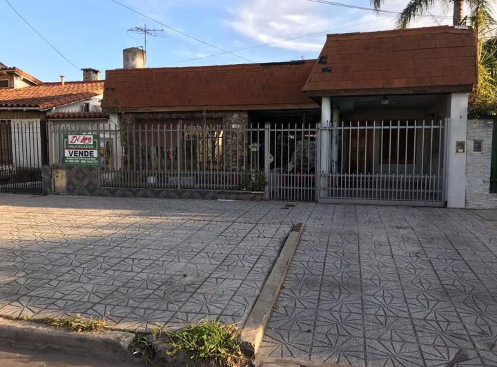 Casa · 100m² · 4 Ambientes · 1 Cochera