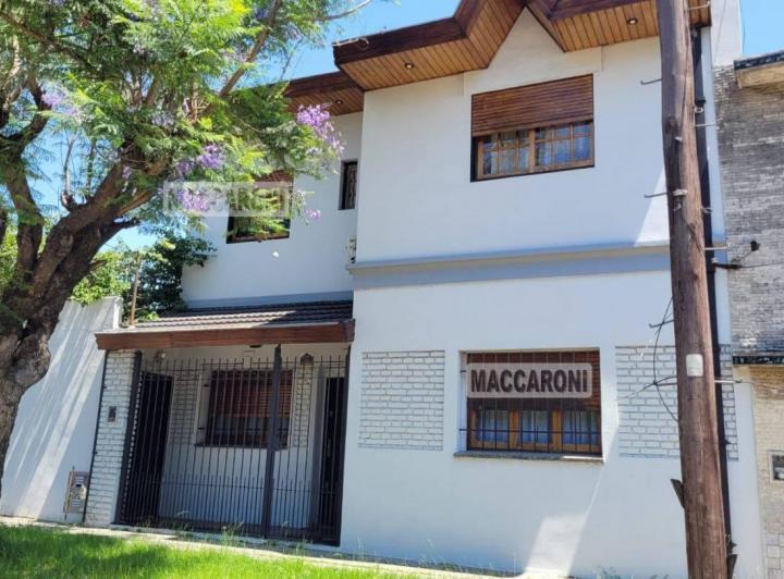 Casa · 95m² · 5 Ambientes · 2 Cocheras