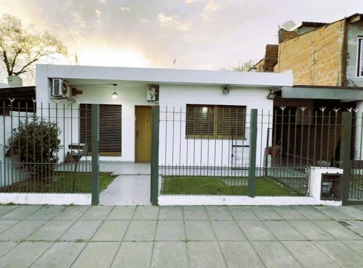 Casa · 100m² · 3 Ambientes · 2 Cocheras