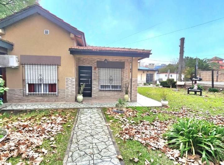 Casa · 170m² · 4 Ambientes · 2 Cocheras