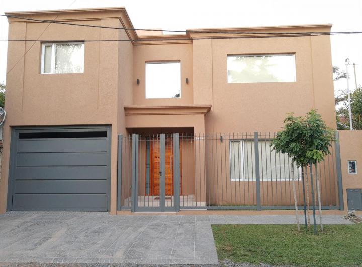 Casa · 198m² · 6 Ambientes · 1 Cochera