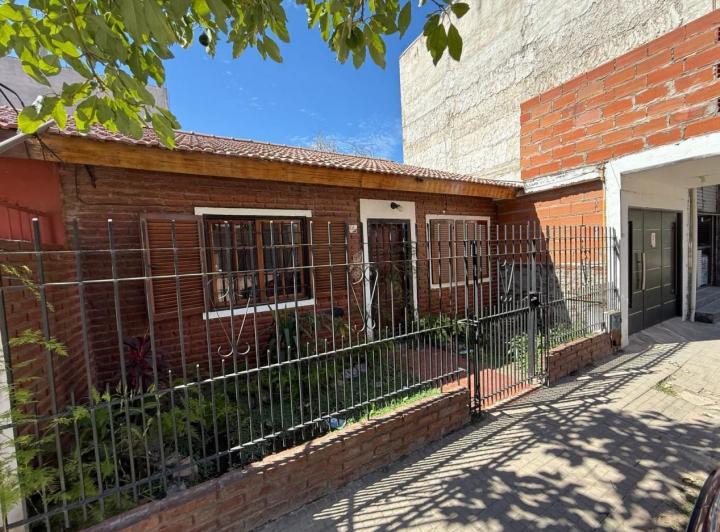 Casa · 160m² · 4 Ambientes · 1 Cochera