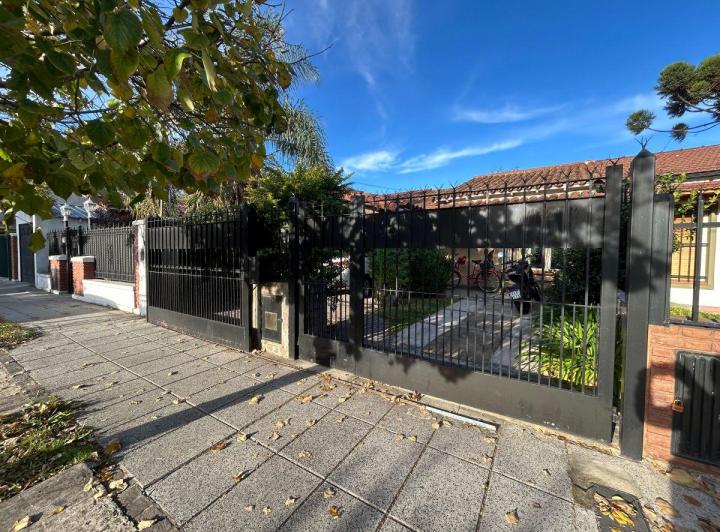 Casa · 100m² · 3 Ambientes · 2 Cocheras