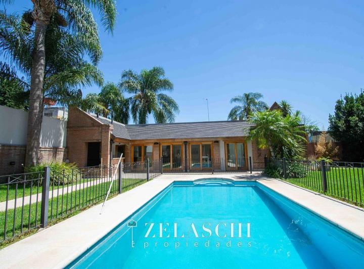 Casa · 354m² · 6 Ambientes · 2 Cocheras