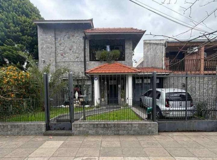Casa · 220m² · 7 Ambientes · 2 Cocheras