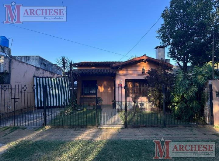 Casa · 110m² · 4 Ambientes · 3 Cocheras