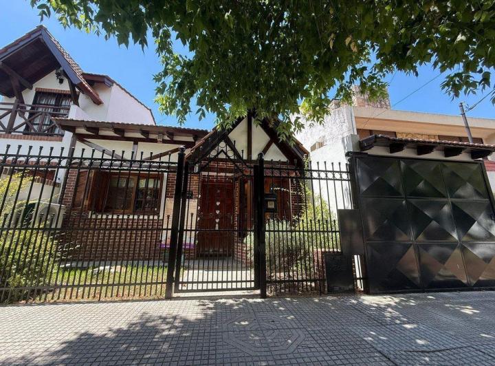 Casa · 150m² · 3 Ambientes · 1 Cochera