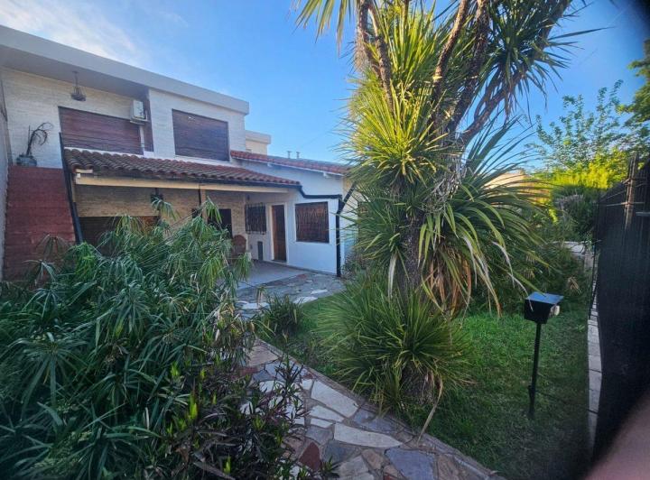 Casa · 143m² · 4 Ambientes · 2 Cocheras