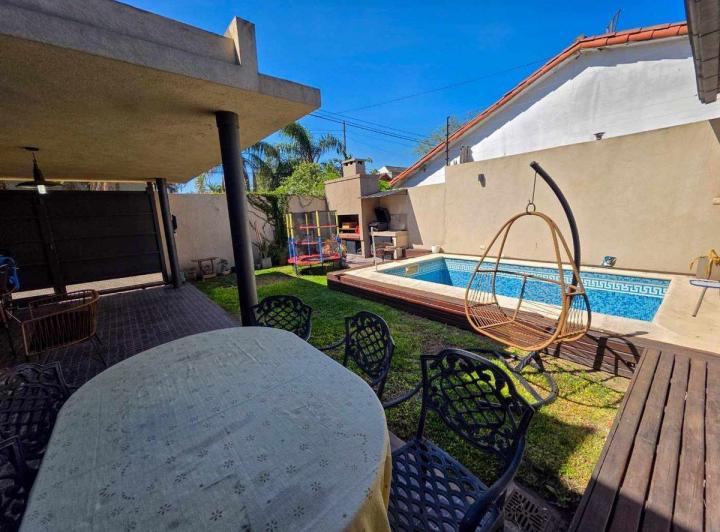 Casa · 157m² · 4 Ambientes · 2 Cocheras