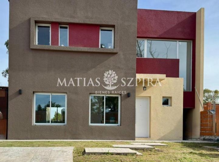 Casa · 143m² · 4 Ambientes · 1 Cochera