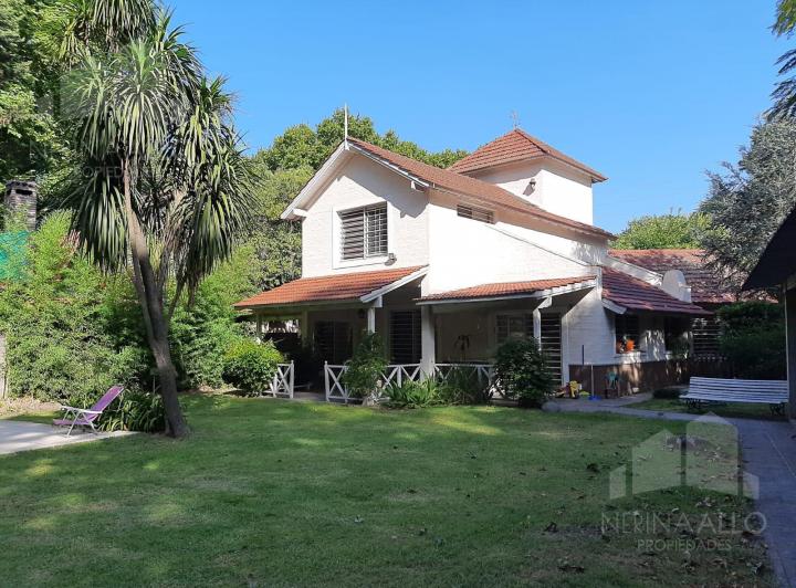 Casa · 420m² · 5 Ambientes · 2 Cocheras