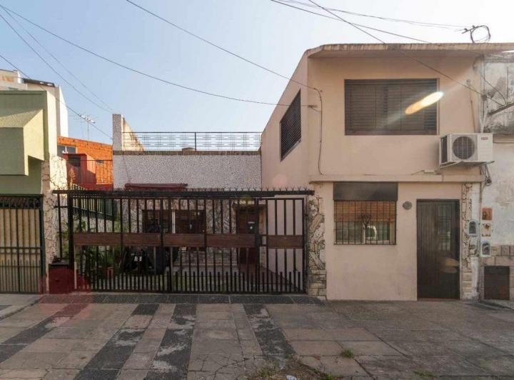 Casa · 145m² · 6 Ambientes · 2 Cocheras