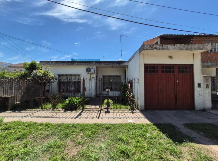 Casa · 200m² · 5 Ambientes · 1 Cochera