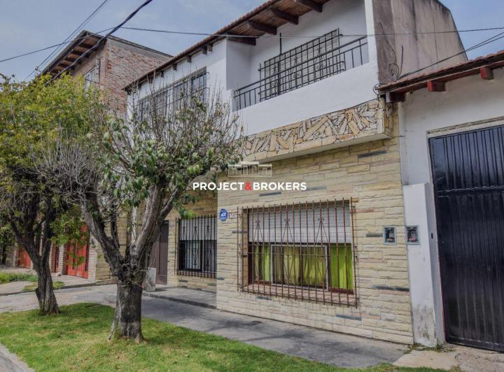 Casa · 180m² · 5 Ambientes · 2 Cocheras