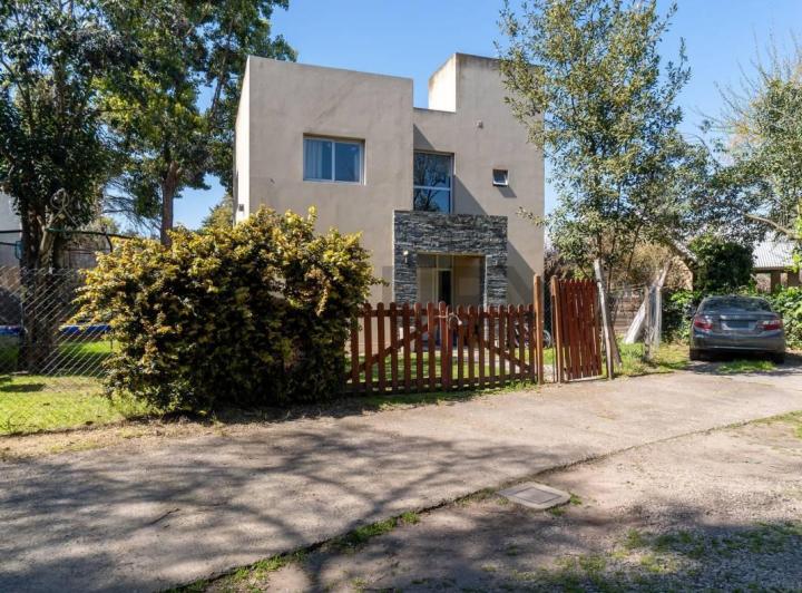 Casa · 100m² · 4 Ambientes · 1 Cochera