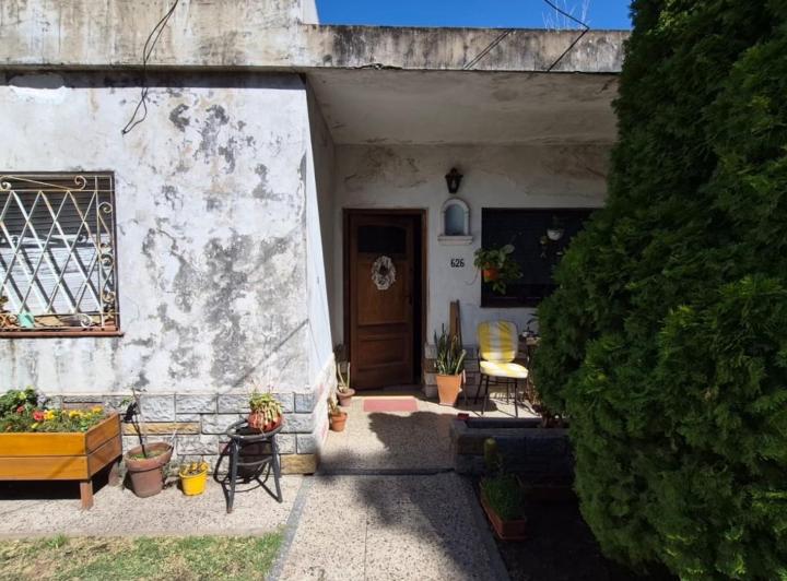 Casa · 65m² · 4 Ambientes · 1 Cochera