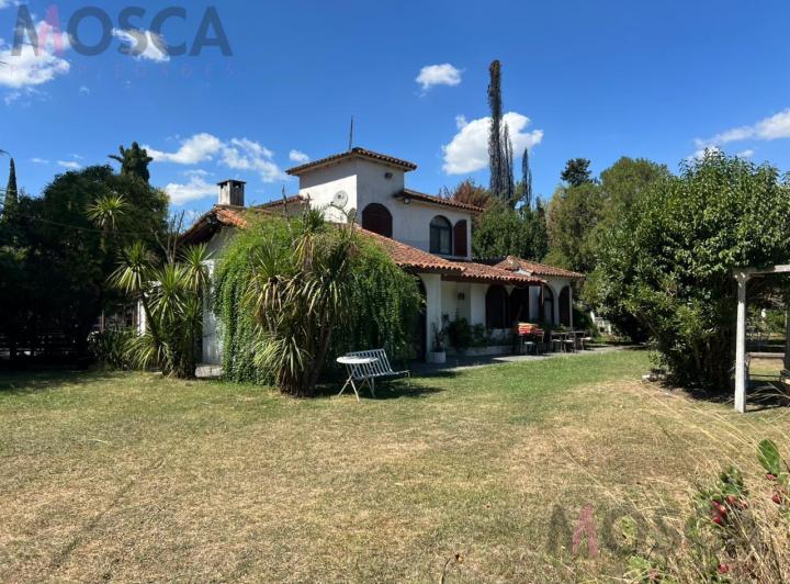 Casa · 300m² · 10 Ambientes · 5 Cocheras