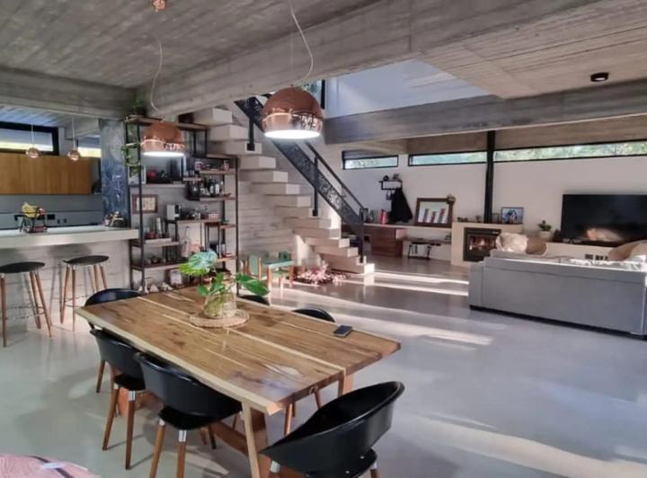 Casa · 1m² · 4 Ambientes · 2 Cocheras