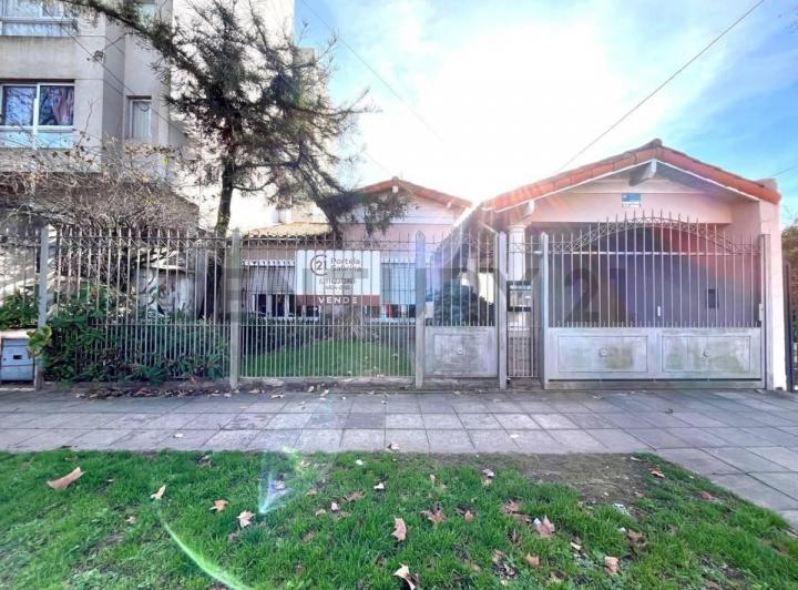 Casa · 227m² · 5 Ambientes · 2 Cocheras