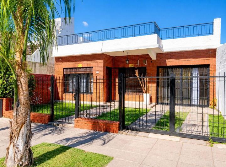 Casa · 145m² · 3 Ambientes · 2 Cocheras