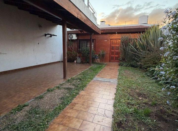 Casa · 105m² · 3 Ambientes · 2 Cocheras