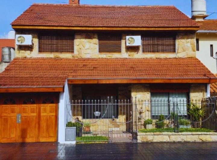 Casa · 209m² · 6 Ambientes · 2 Cocheras