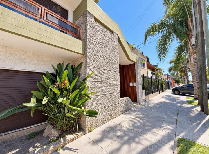 Casa · 160m² · 4 Ambientes · 1 Cochera