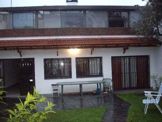 Casa · 240m² · 5 Ambientes · 1 Cochera