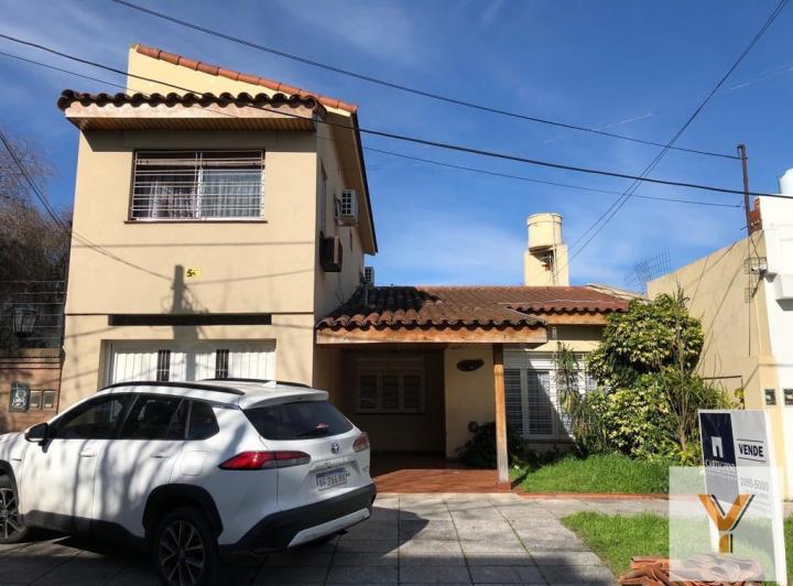 Casa · 200m² · 5 Ambientes · 2 Cocheras