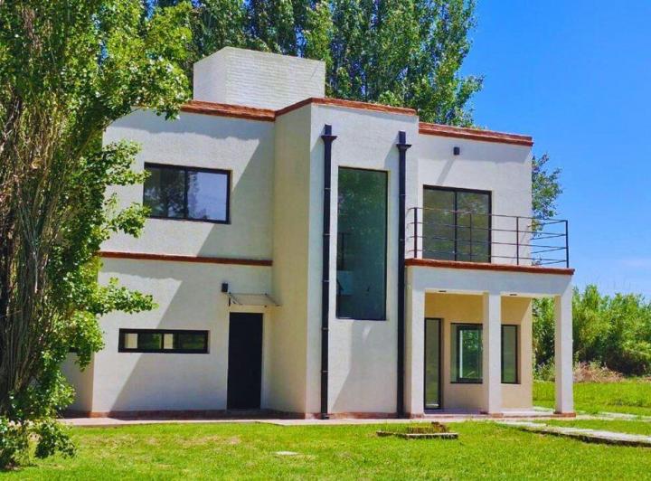 Casa · 153m² · 4 Ambientes · 3 Cocheras