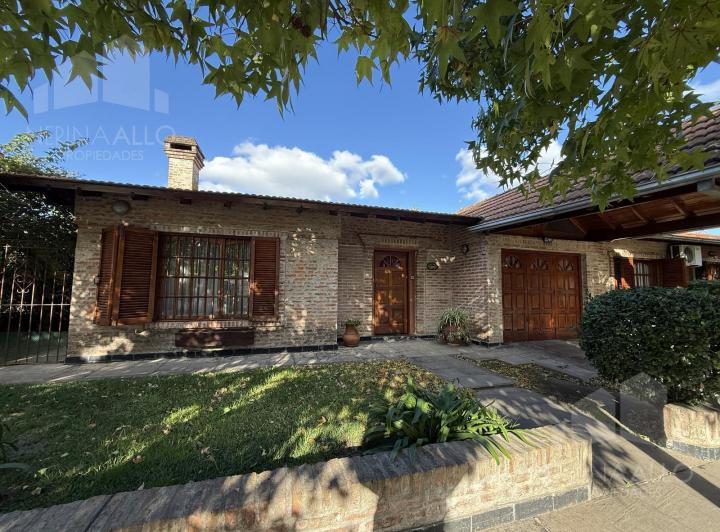 Casa · 200m² · 5 Ambientes · 1 Cochera