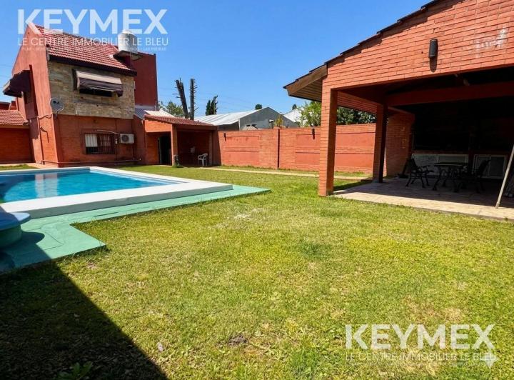 Casa · 250m² · 5 Ambientes · 2 Cocheras