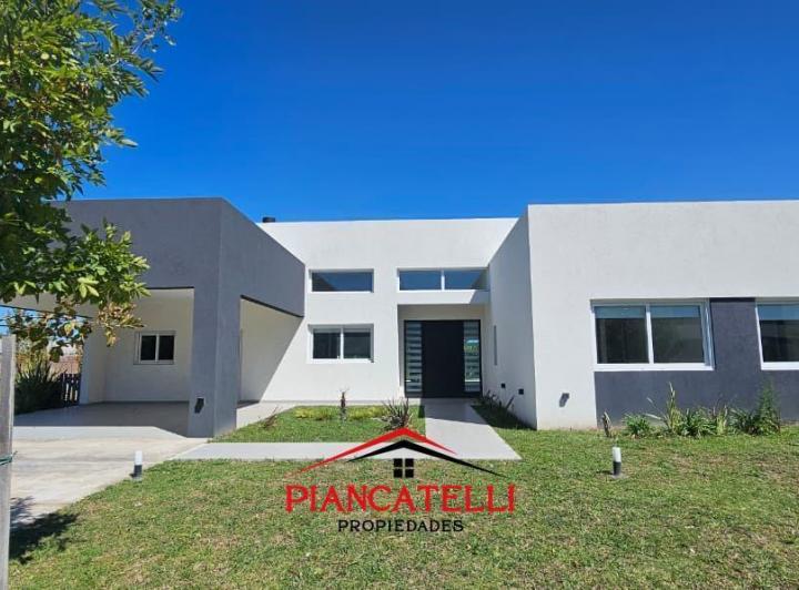 Casa · 214m² · 5 Ambientes · 2 Cocheras