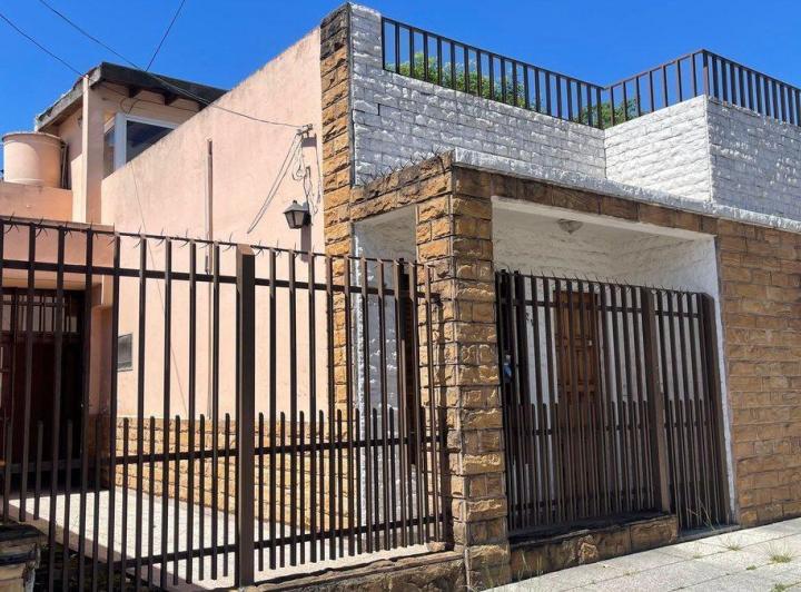 Casa · 150m² · 3 Ambientes · 2 Cocheras