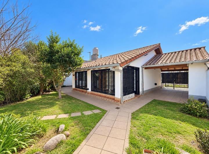 Casa · 90m² · 4 Ambientes · 1 Cochera