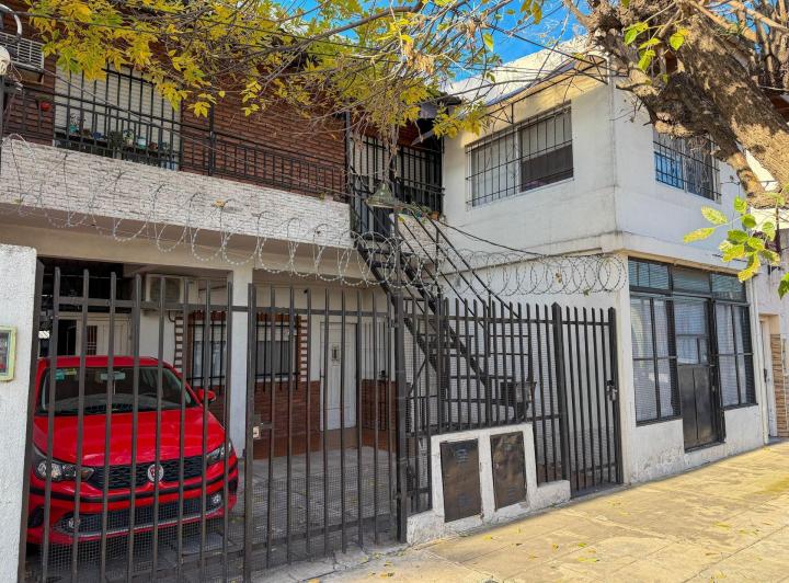 Casa · 290m² · 7 Ambientes · 3 Cocheras