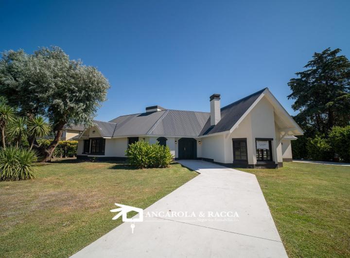 Casa · 1500m² · 3 Dormitorios · 1 Cochera