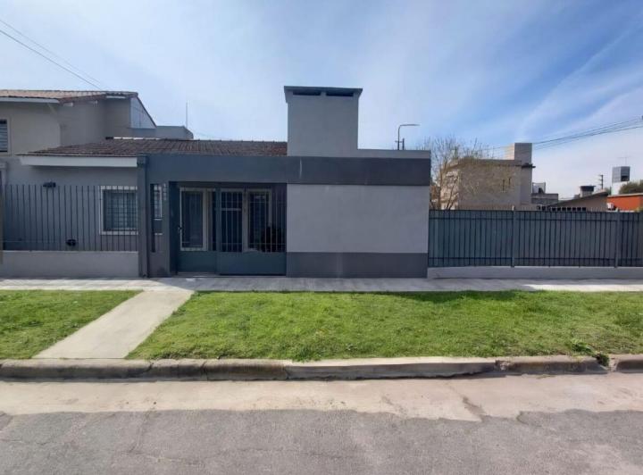 Casa · 107m² · 6 Ambientes · 1 Cochera