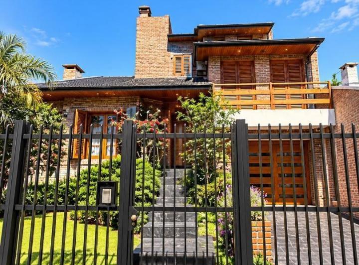 Casa · 298m² · 4 Ambientes · 2 Cocheras