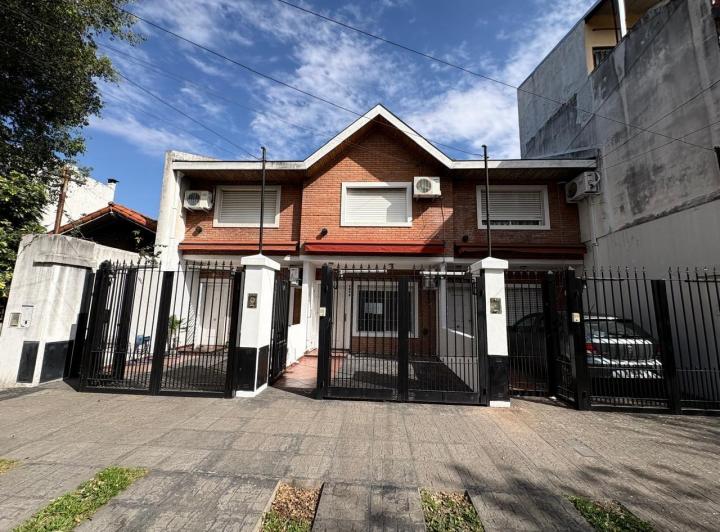 Casa · 72m² · 3 Ambientes · 1 Cochera