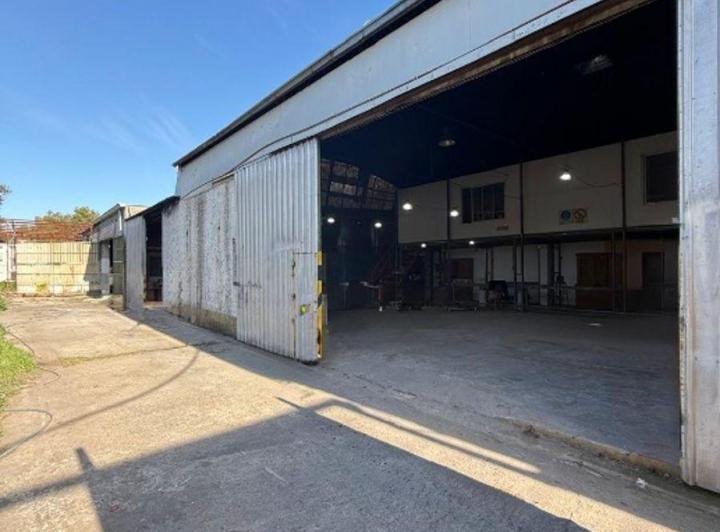 Bodega-Galpón · 600m² · 3 Ambientes · 10 Cocheras