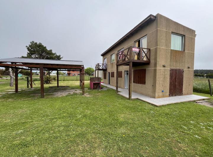 Casa · 75m² · 6 Ambientes · 2 Cocheras