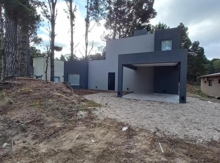 Casa · 170m² · 5 Ambientes · 2 Cocheras
