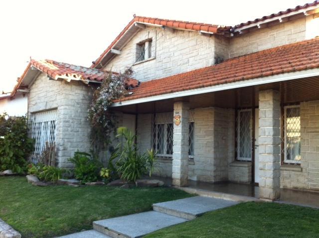 Casa · 291m² · 5 Ambientes · 2 Cocheras
