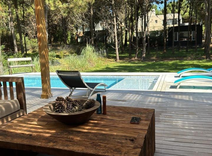 Casa · 300m² · 4 Ambientes · 2 Cocheras