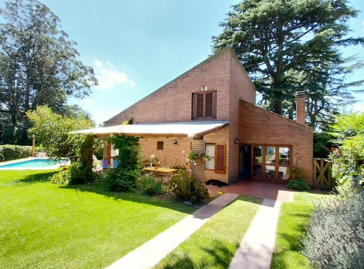 Casa · 155m² · 6 Ambientes · 1 Cochera