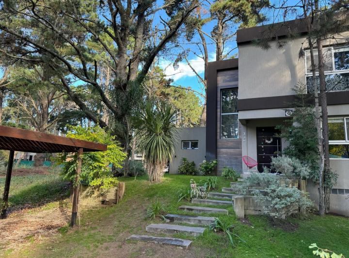 Casa · 150m² · 4 Ambientes · 1 Cochera
