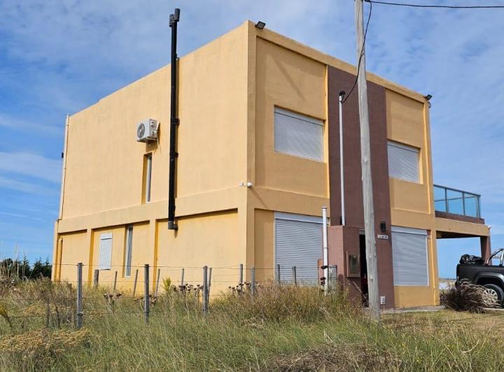 Casa · 90m² · 4 Ambientes · 2 Cocheras