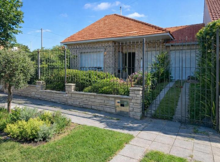 Casa · 177m² · 4 Dormitorios · 1 Cochera